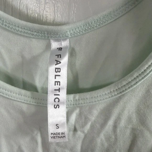 Fabletics Mint Green Sleeveless Crop Top - Picture 2 of 4